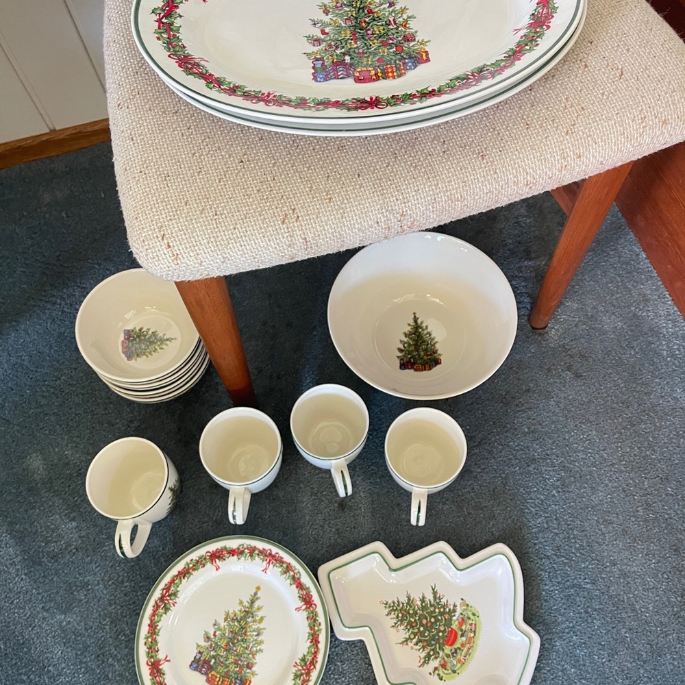 Christmas Tree Dinnerware Set
